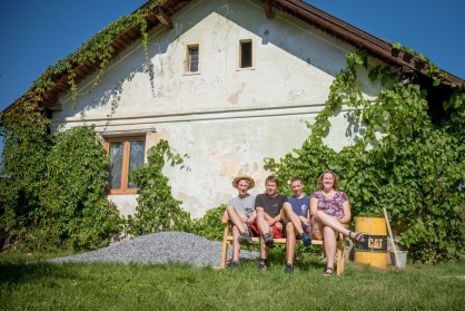 TOUR PO ZÁKLADNÁCH HALAHOJE